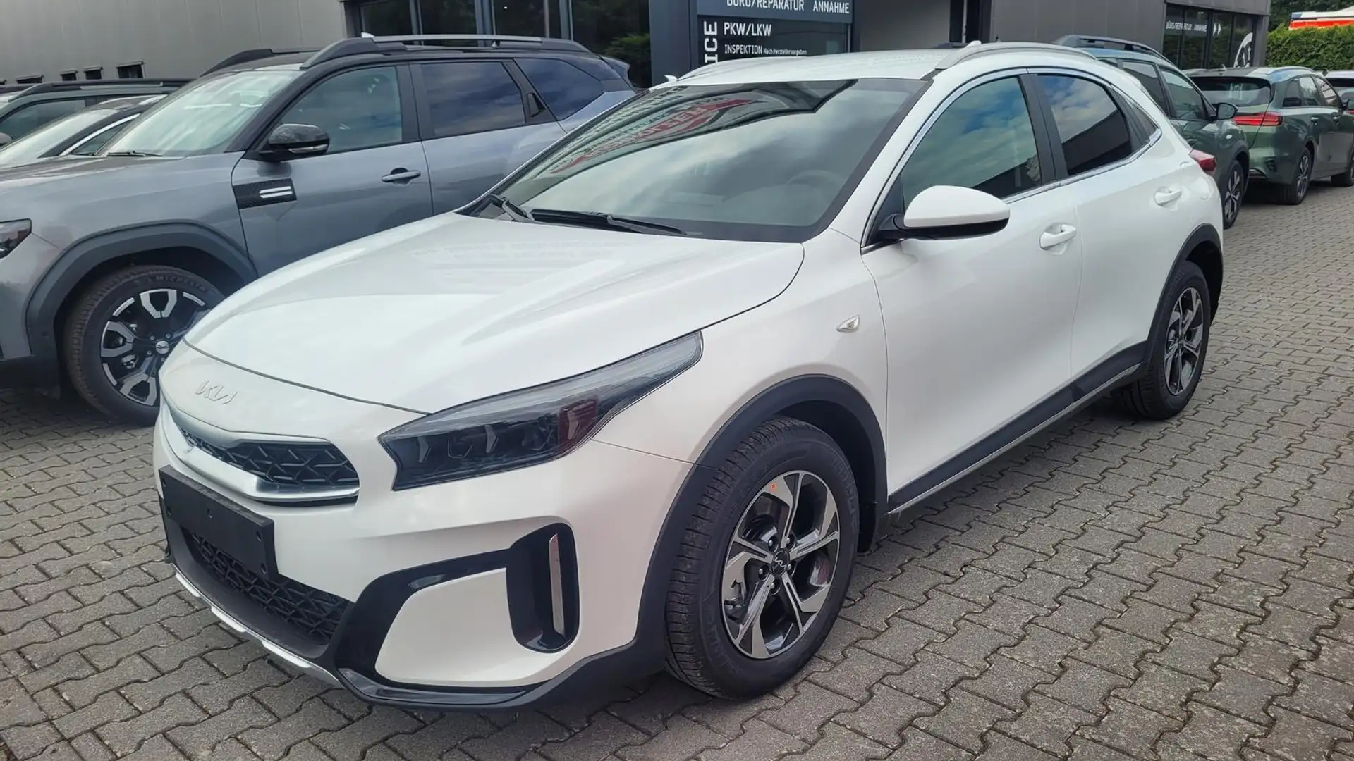 Kia XCeed City *Modell 2026*LED*Navi*PDC*Cam*SHZ*Alu 110 ... Weiß - 1