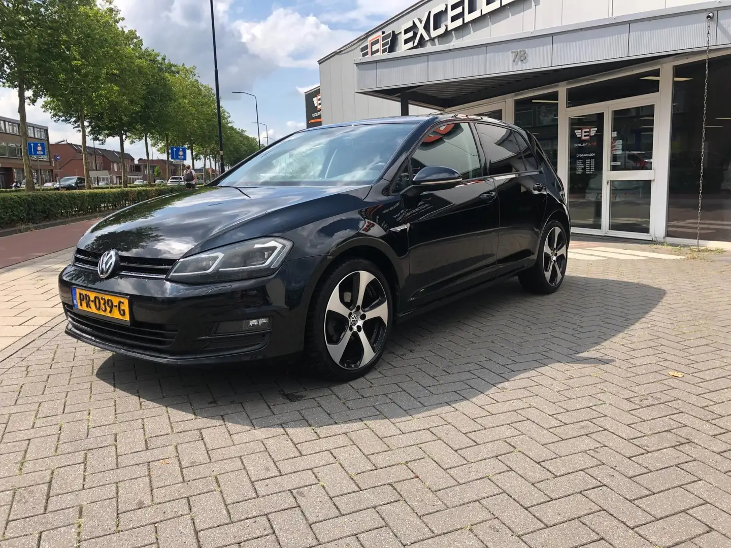 Volkswagen Golf 1.2 TSI Highline-5Deurs-Navi-PDC Zwart - 2
