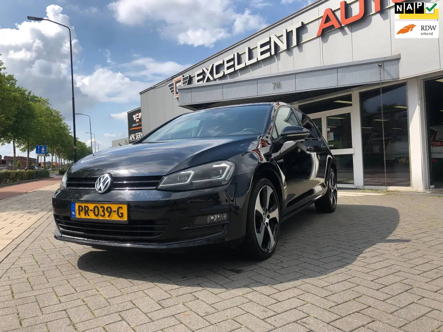 Volkswagen Golf 1.2 TSI Highline-5Deurs-Navi-PDC Zwart - 1
