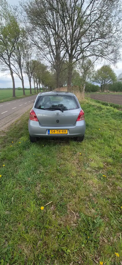 Toyota Yaris Yaris 1.0 VVTi + Grijs - 2
