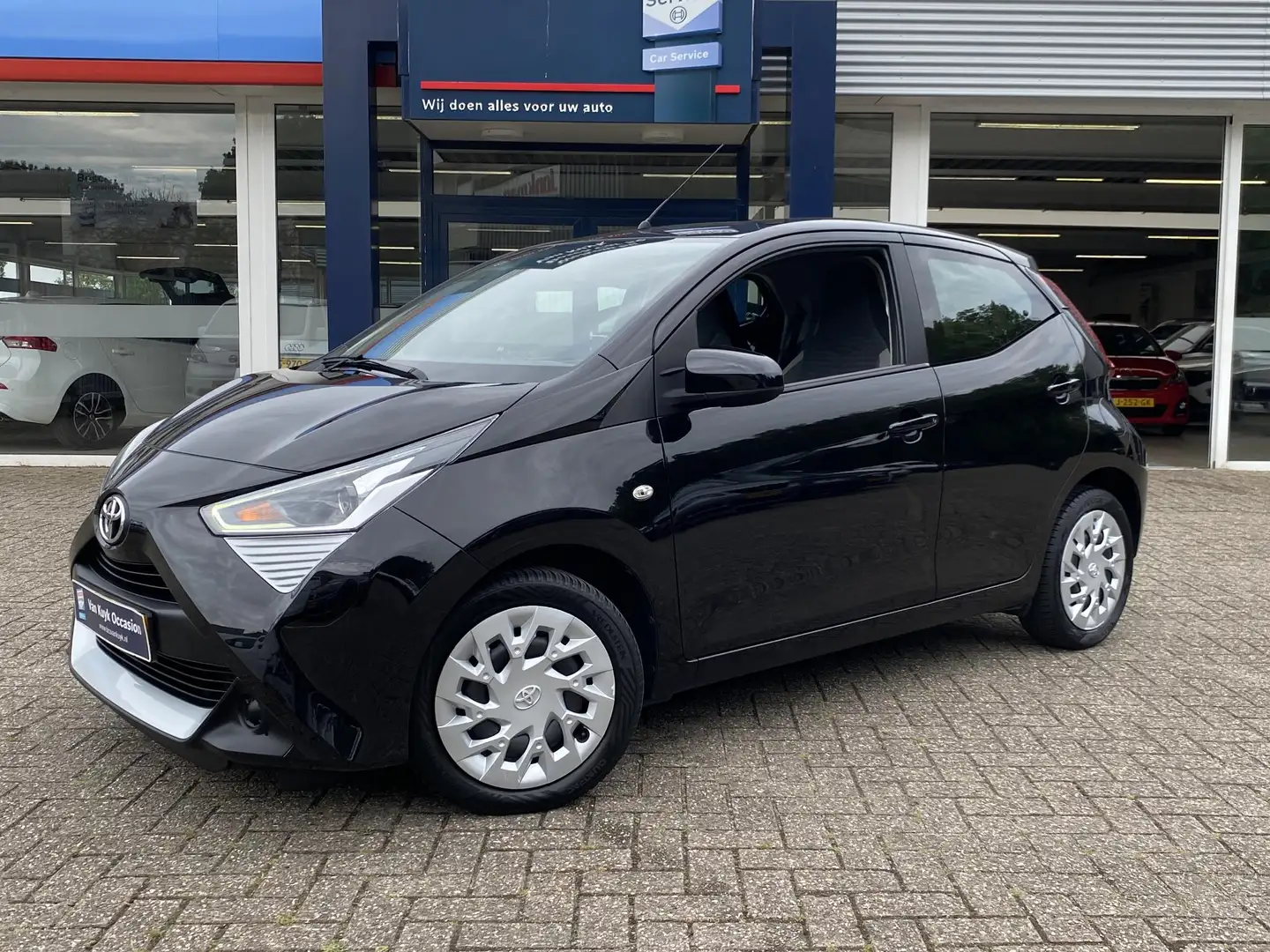 Toyota Aygo 1.0 VVT-i x-play / NL-Auto / 66.000 Km / Automaat Zwart - 2