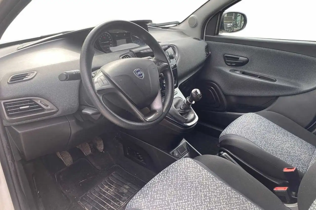 Lancia Ypsilon 2021 — фото 11