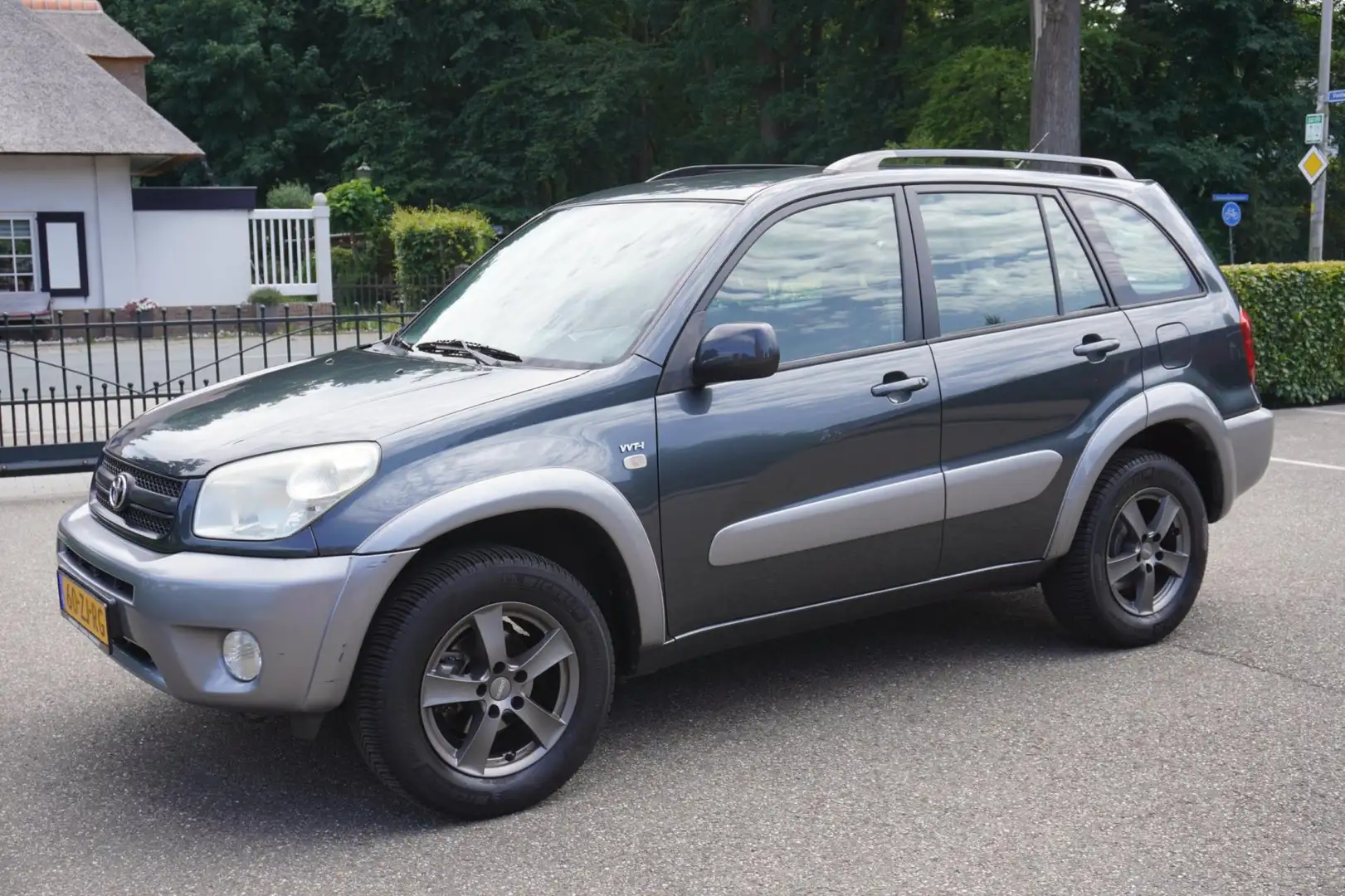 Toyota RAV 4 2.0-16V VVT-i Sol Airco Automaat Trekhaak Grey - 1