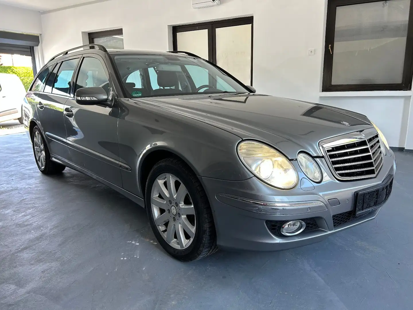 Mercedes-Benz E 500 E 50 E -Klasse  T-Modell E 500 T 4Matic*1.Hand* Срібний - 1