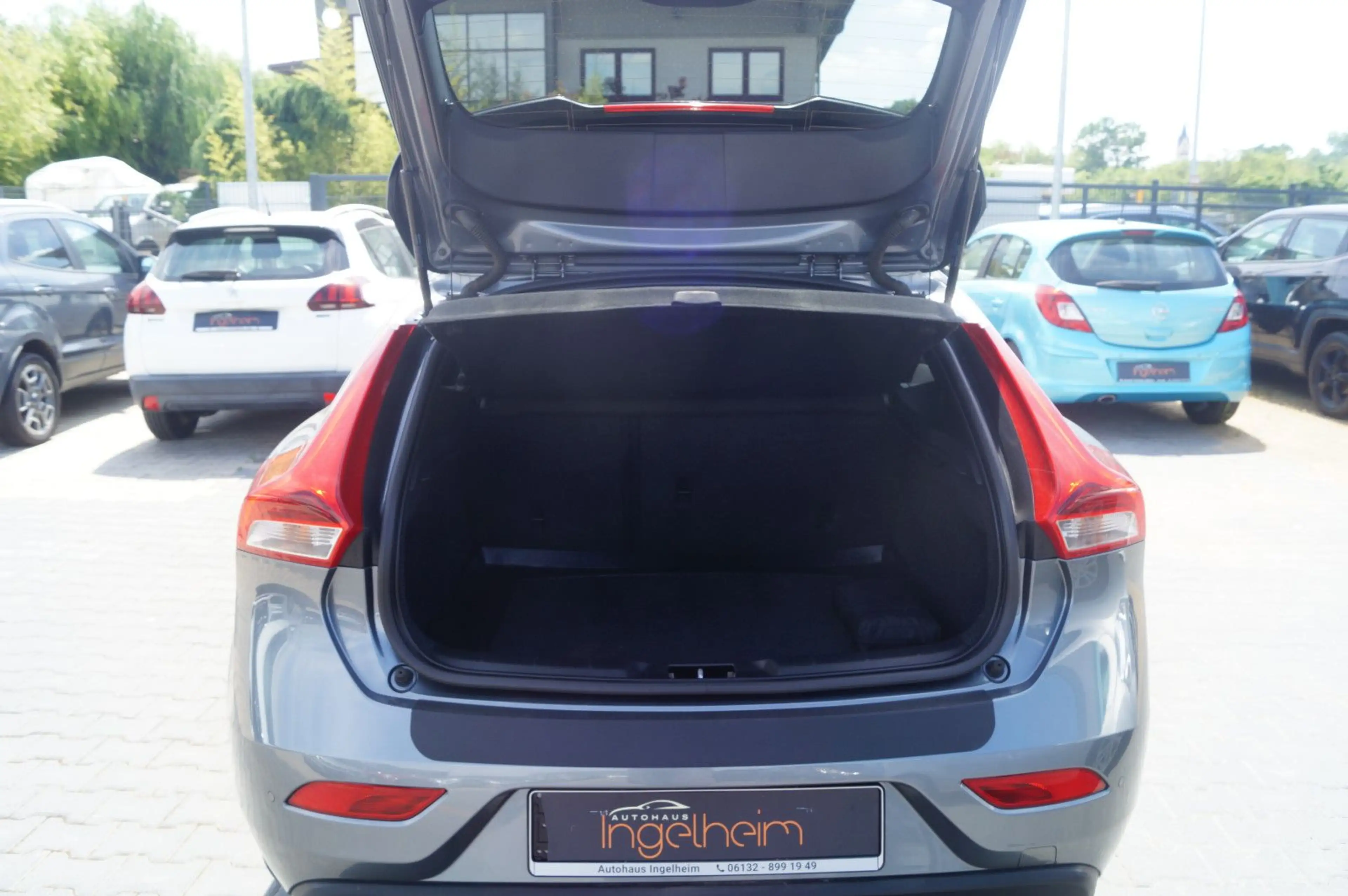 Volvo V40 Momentum AUTOMATIK Navi Kamera PDC SHZ Tempo — photo 13