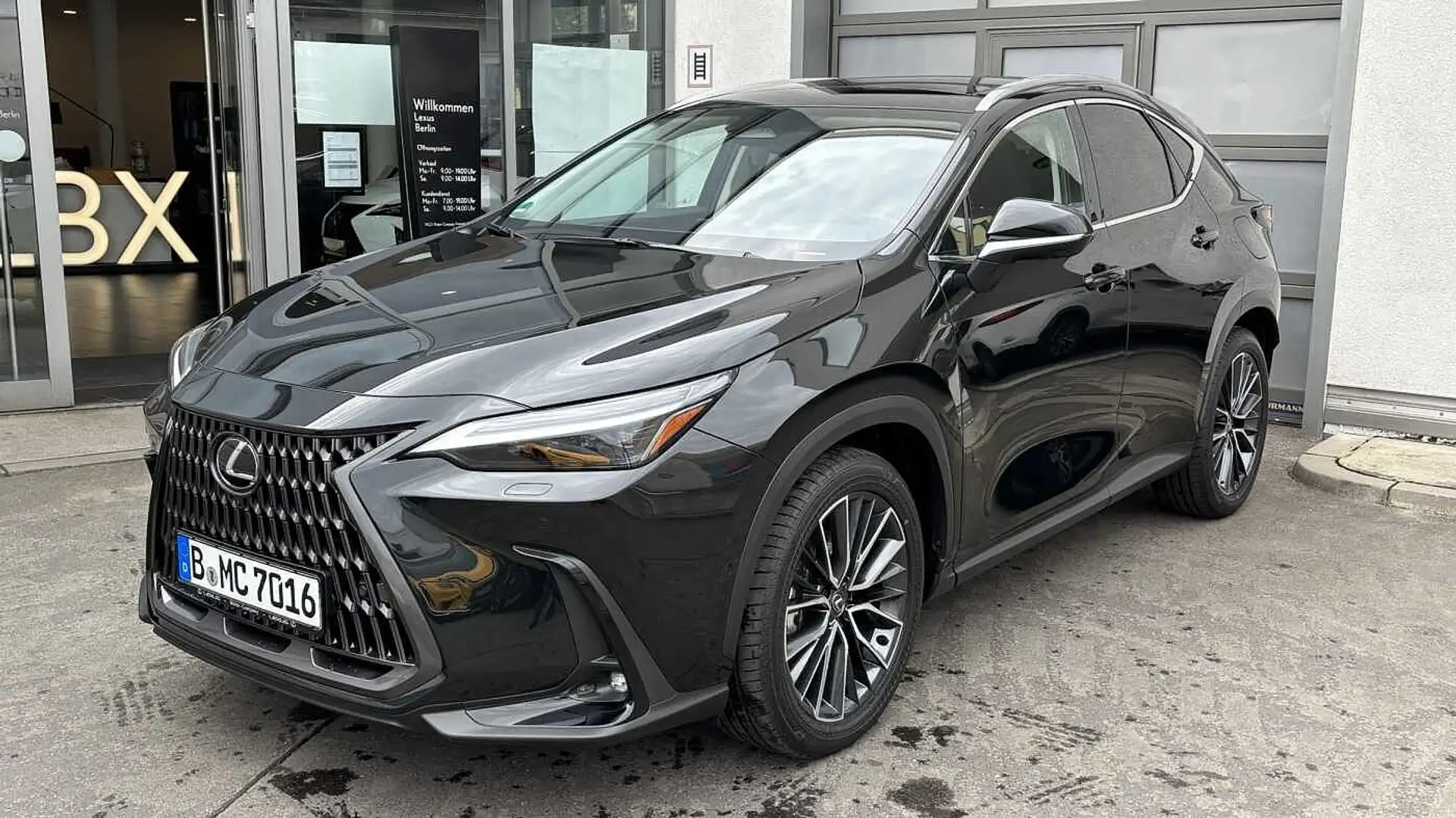Lexus NX 350h NX350h LUXURY LINE *Panoramadach* Schwarz - 2