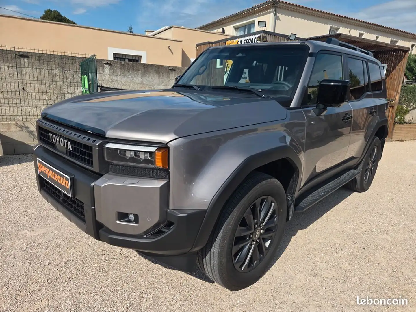 Toyota Land Cruiser Hf-325-qt Beige - 2