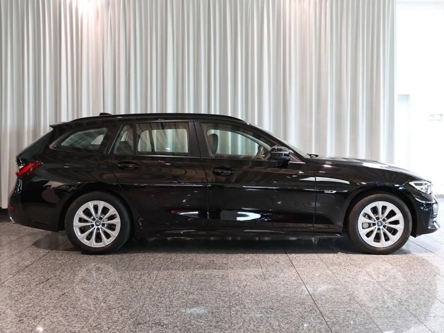 BMW 330 e xDrive Tour. DrivAss ACC AHK DAB RFK Schwarz - 2