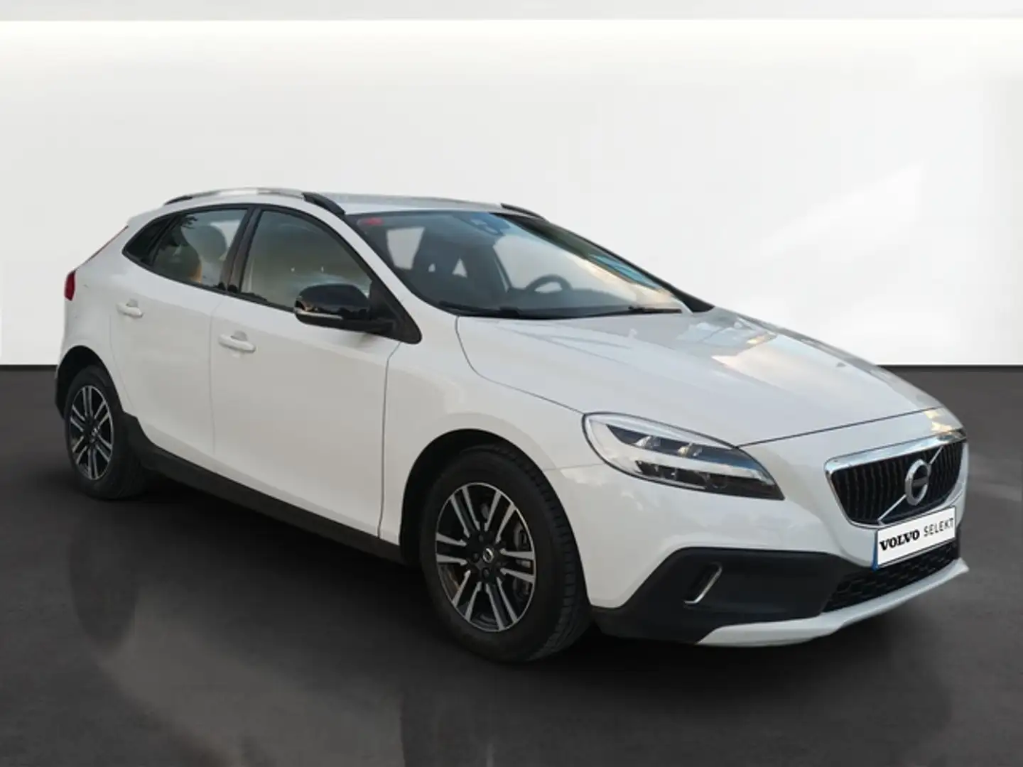 Volvo V40 Cross Country D2 Momentum 120 Biały - 1