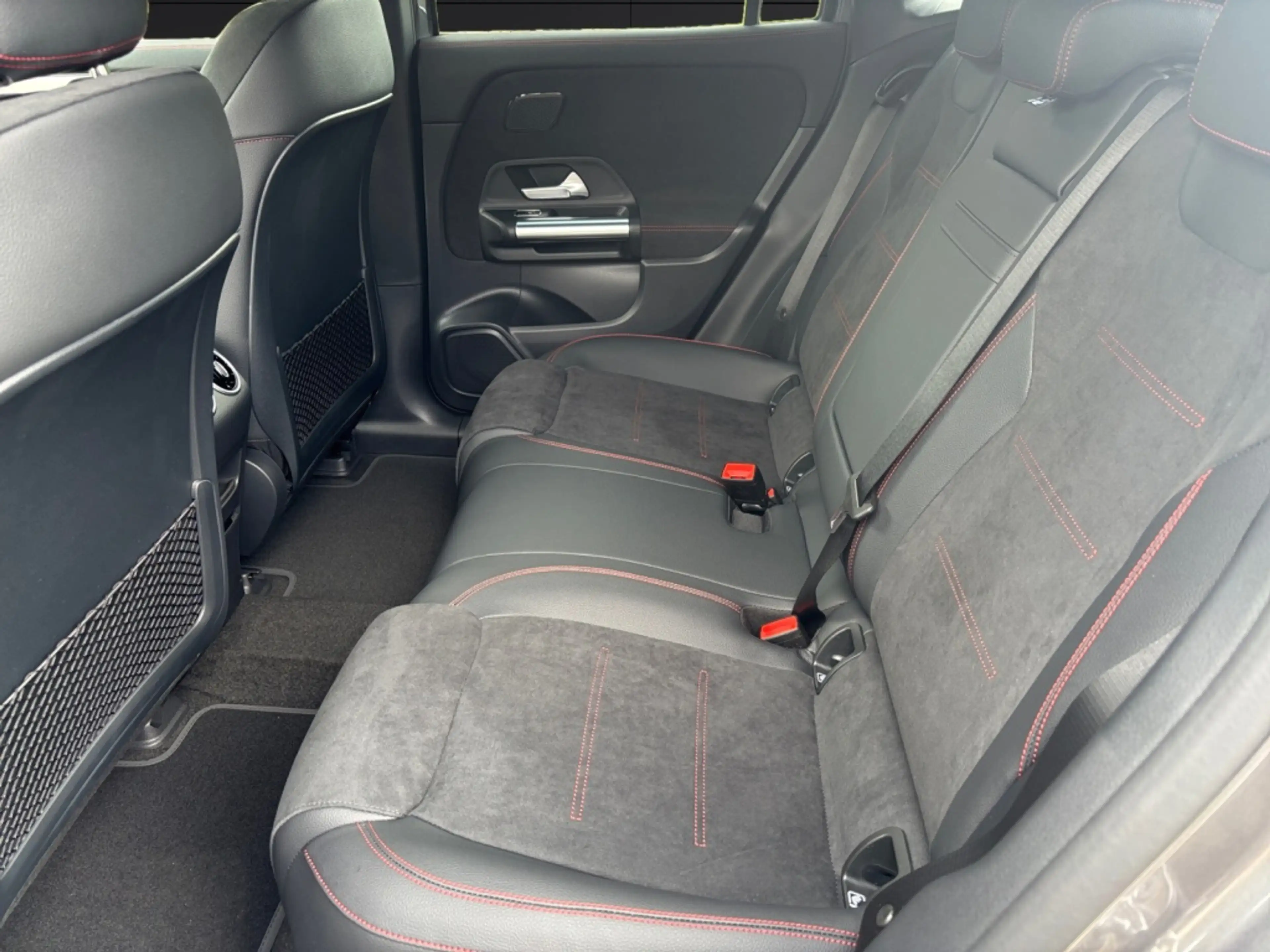 Mercedes-Benz EQA 250 + AMG*AHV*Soundsystem — photo 13