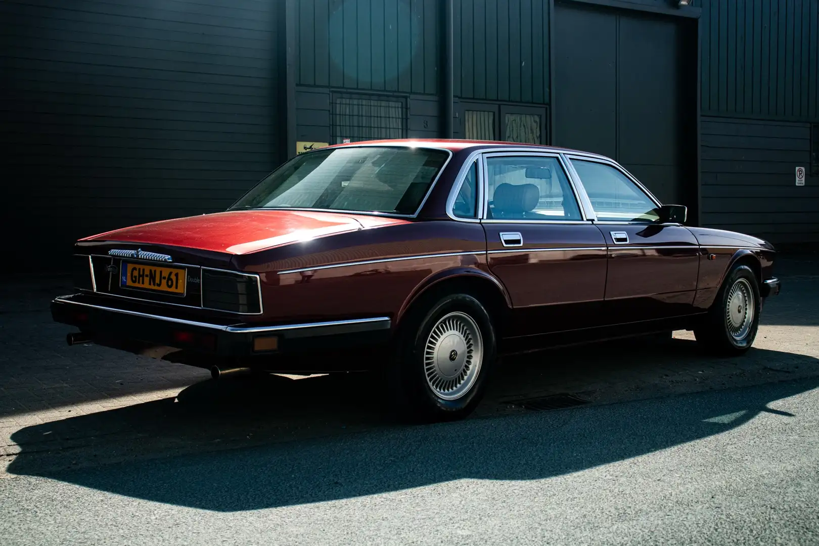 Daimler Double Six v12 XJ40 Rojo - 2