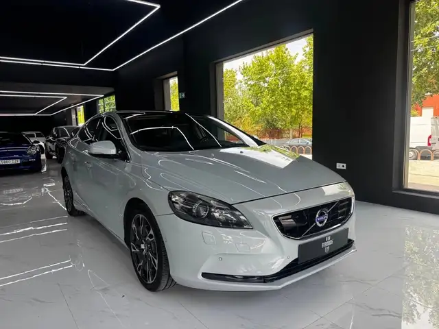 Volvo V40 D4 R-Design 177