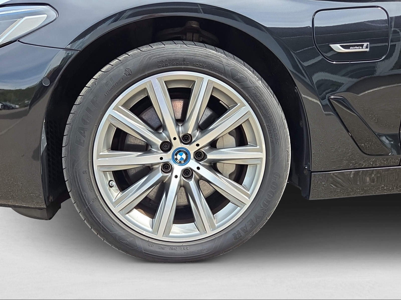 BMW 530 e xDrive Touring — photo 4