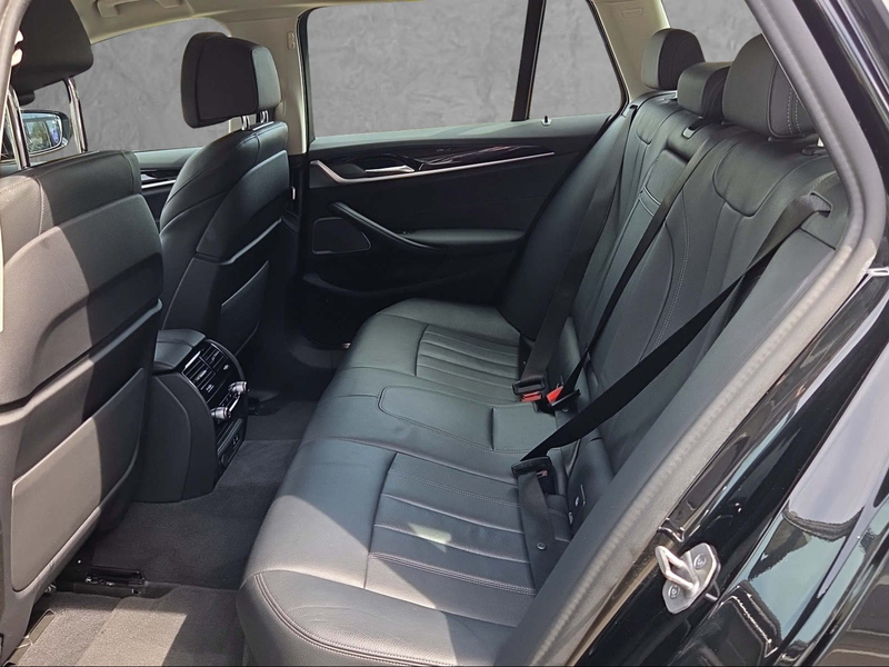 BMW 530 e xDrive Touring — photo 11