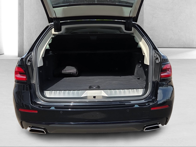 BMW 530 e xDrive Touring — photo 12