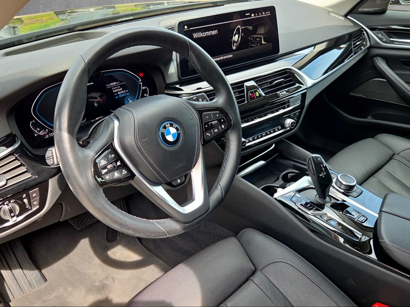 BMW 530 e xDrive Touring — photo 9