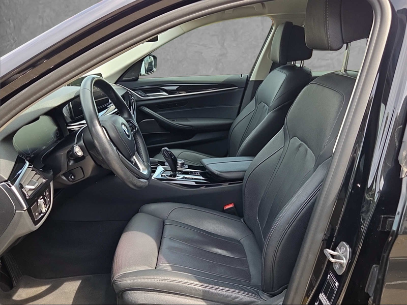 BMW 530 e xDrive Touring — photo 8