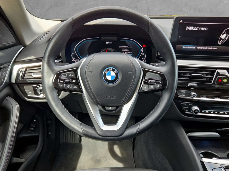 BMW 530 e xDrive Touring — photo 10