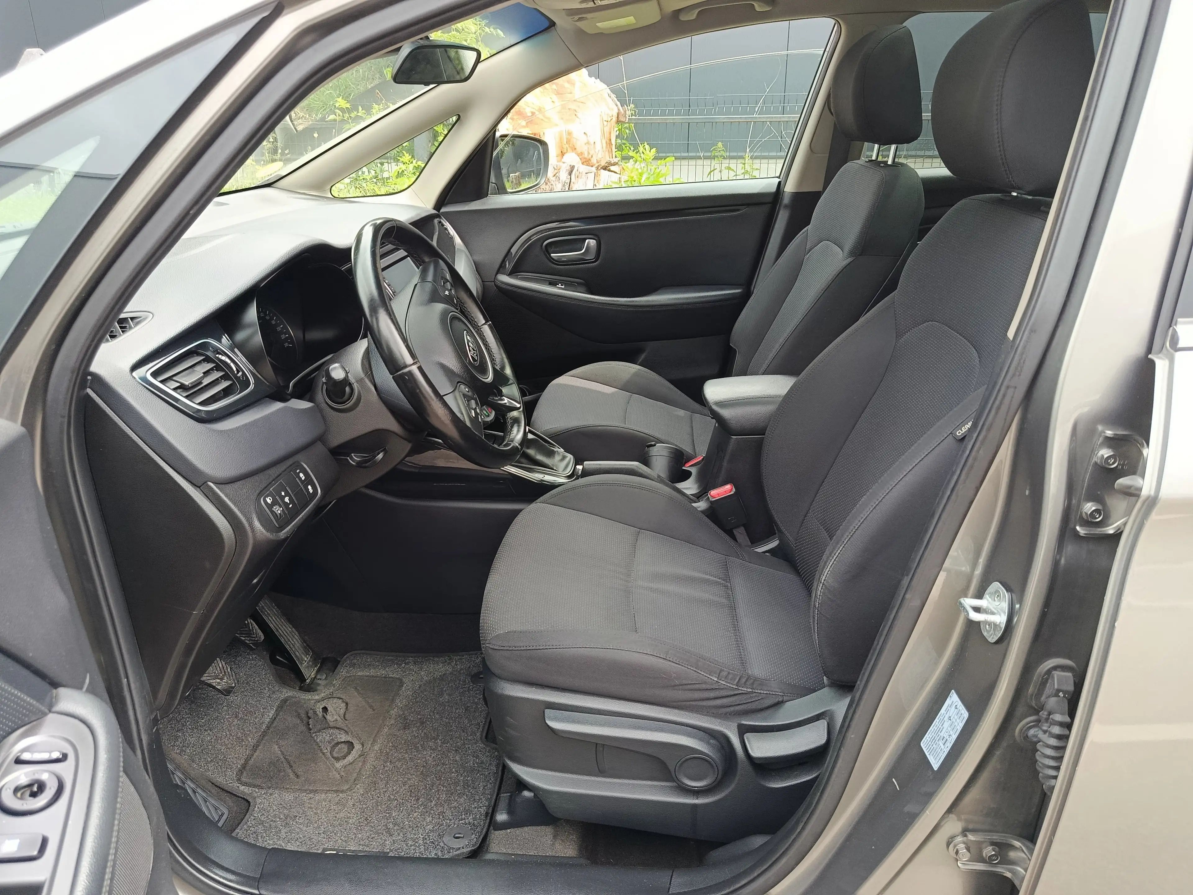 Kia Carens 1.7 CRDI World Edition ISG — photo 9