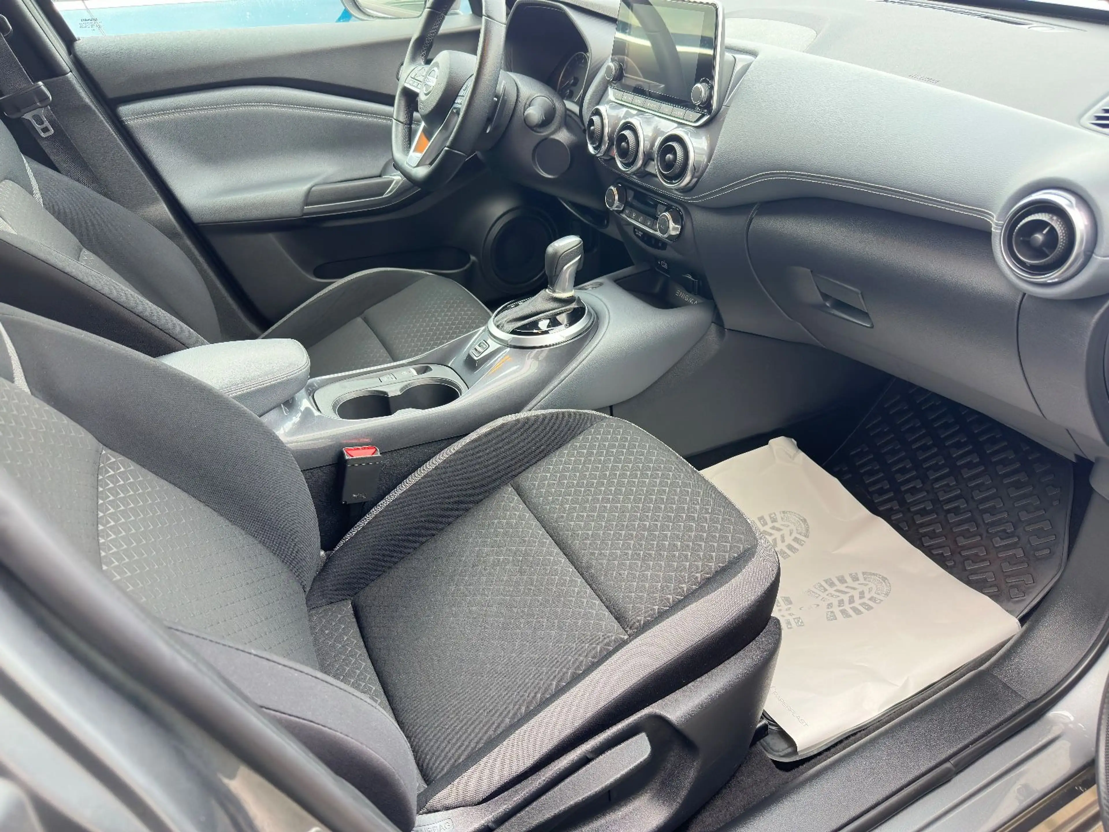 Nissan Juke Enigma *2HD/Keyless/Navi/Lückenlos/LED* — photo 11
