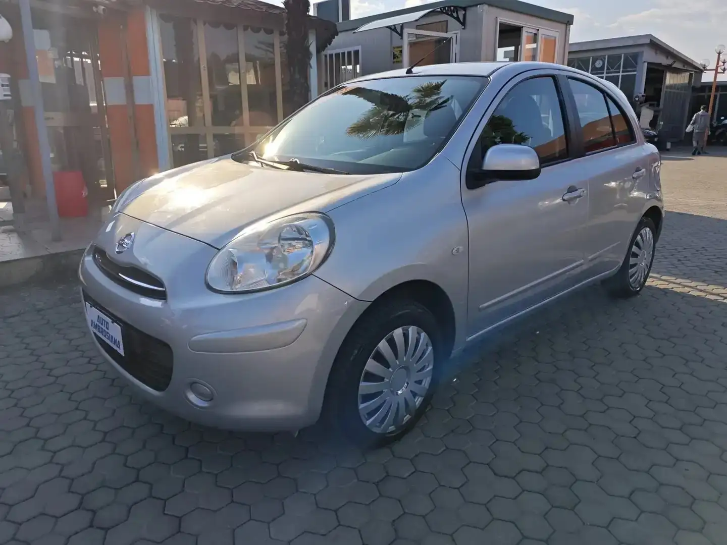 Nissan Micra Micra 5p 1.2 Visia Plateado - 1