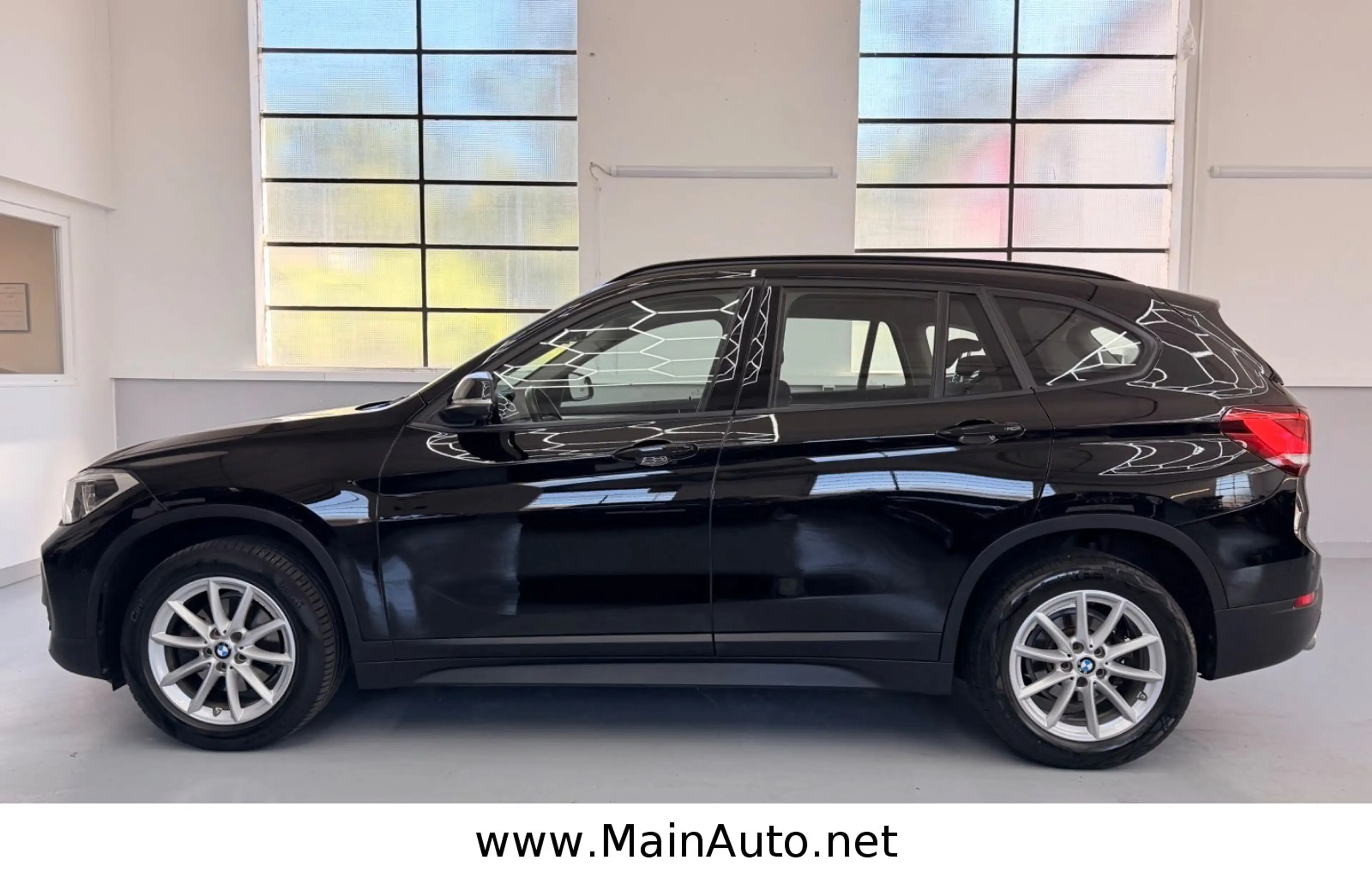 BMW X1 sDrive 18d Aut/NAVI+/CAM/AHK/HeadUp/HiFi/SPUR — photo 3