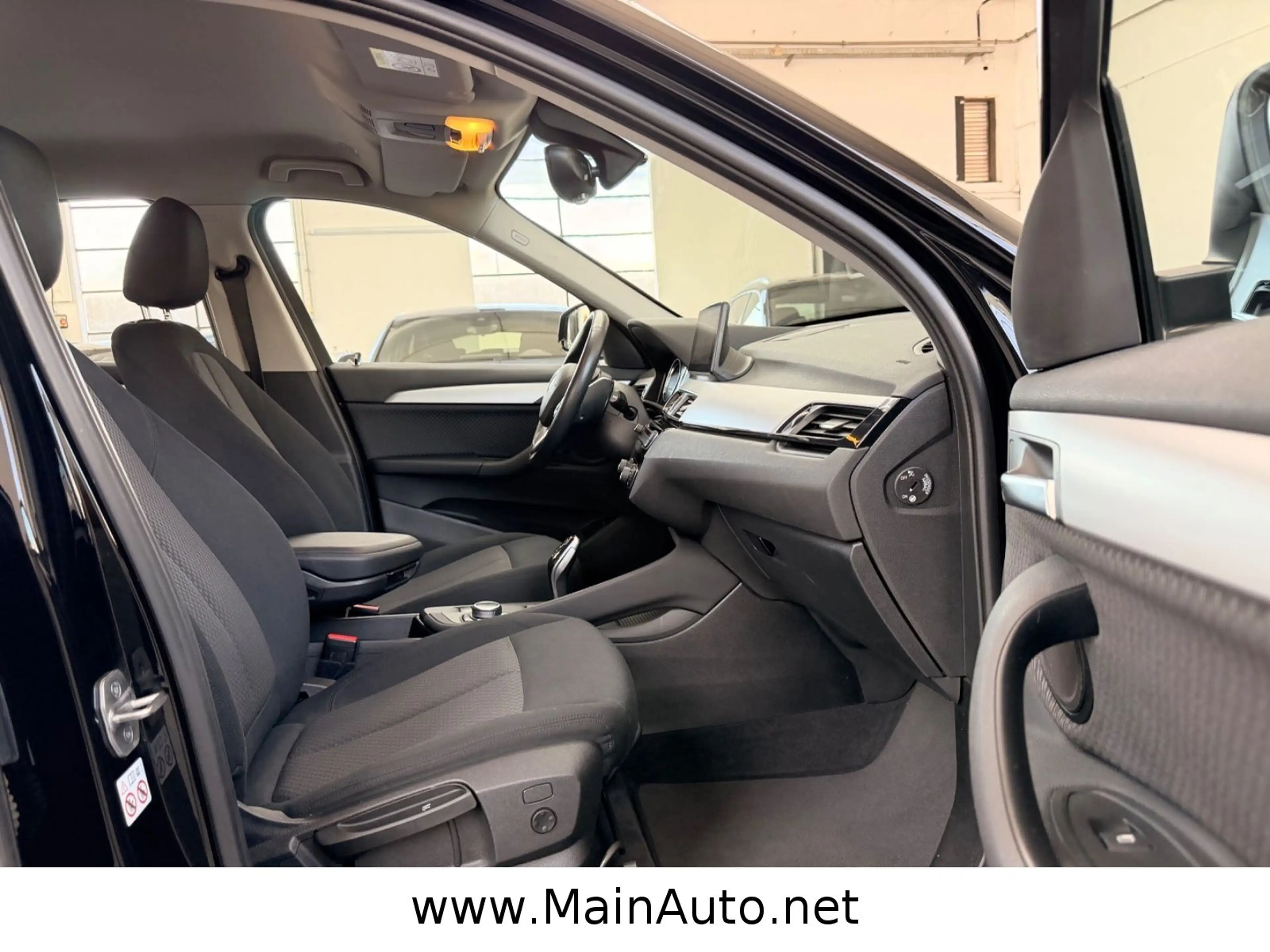 BMW X1 sDrive 18d Aut/NAVI+/CAM/AHK/HeadUp/HiFi/SPUR — photo 11