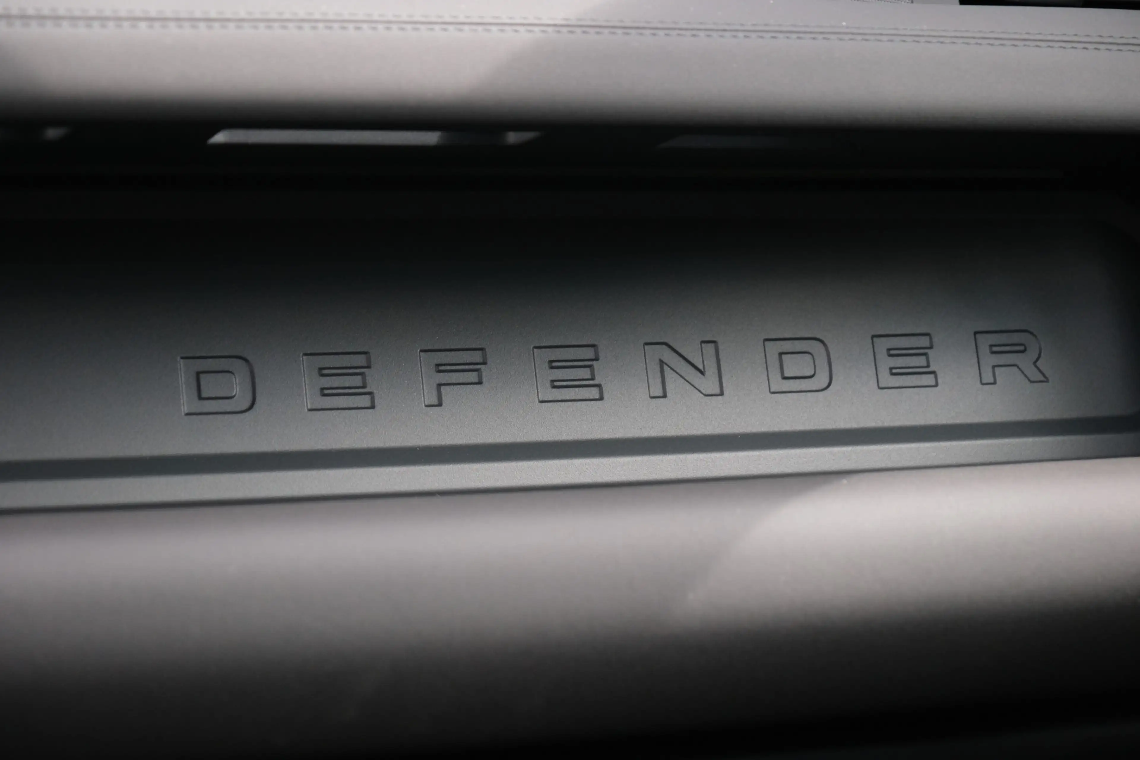 Land Rover Defender 110 P300e 110 X-Dynamic SE | HNP € 124.424,- | 6-Z — photo 38