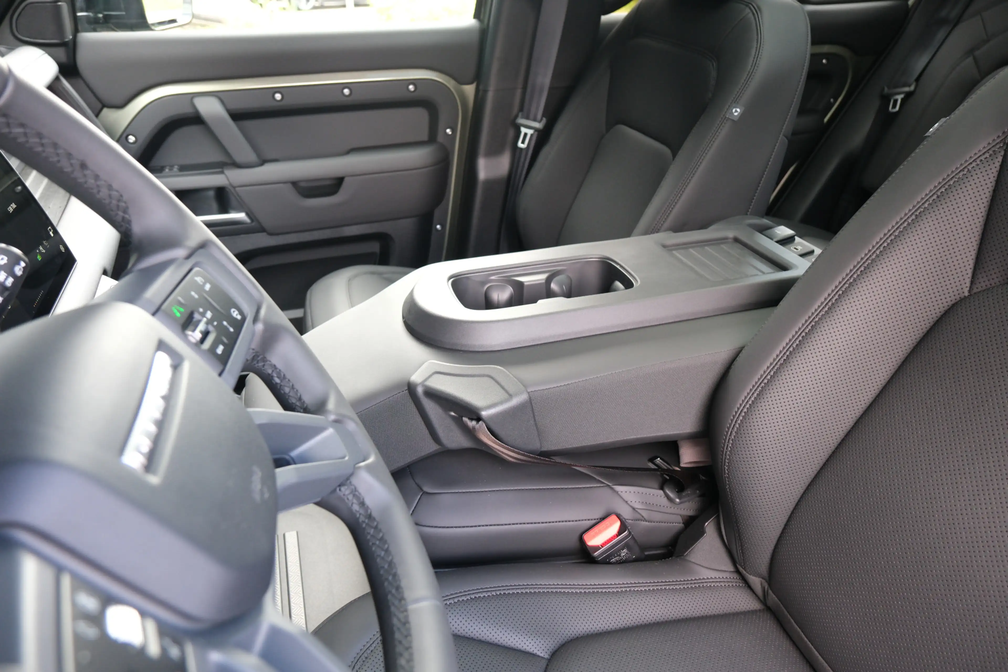 Land Rover Defender 110 P300e 110 X-Dynamic SE | HNP € 124.424,- | 6-Z — photo 29