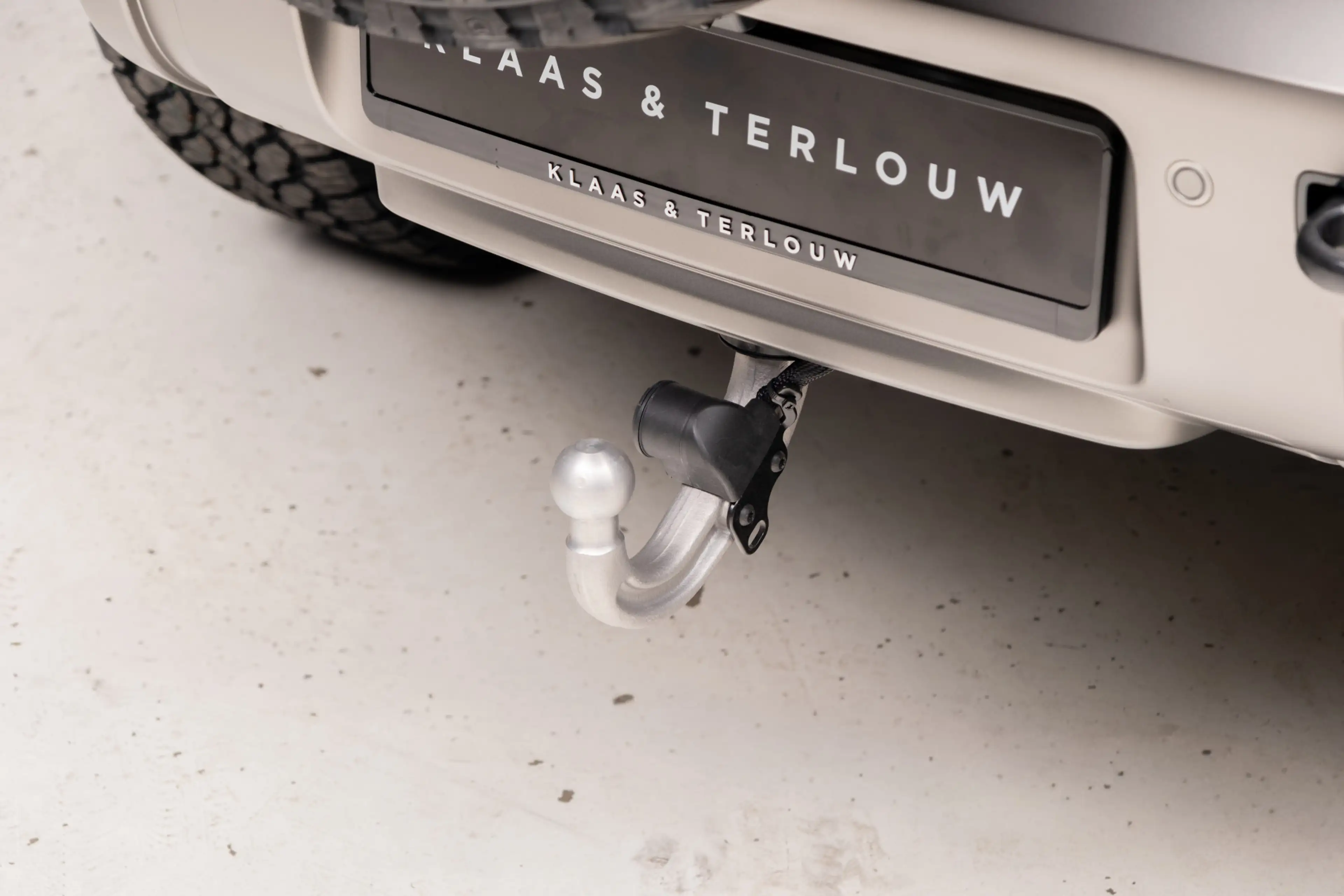 Land Rover Defender 110 P300e 110 X-Dynamic SE | HNP € 124.424,- | 6-Z — photo 24