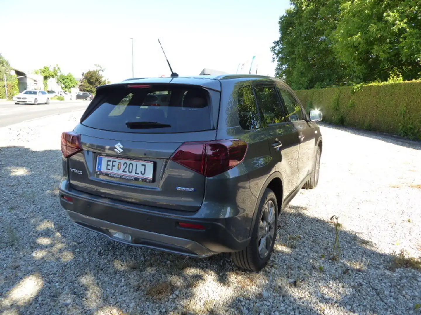 Suzuki Vitara 1,4 Hybrid ALLGRIP shine Aut. Grau - 2