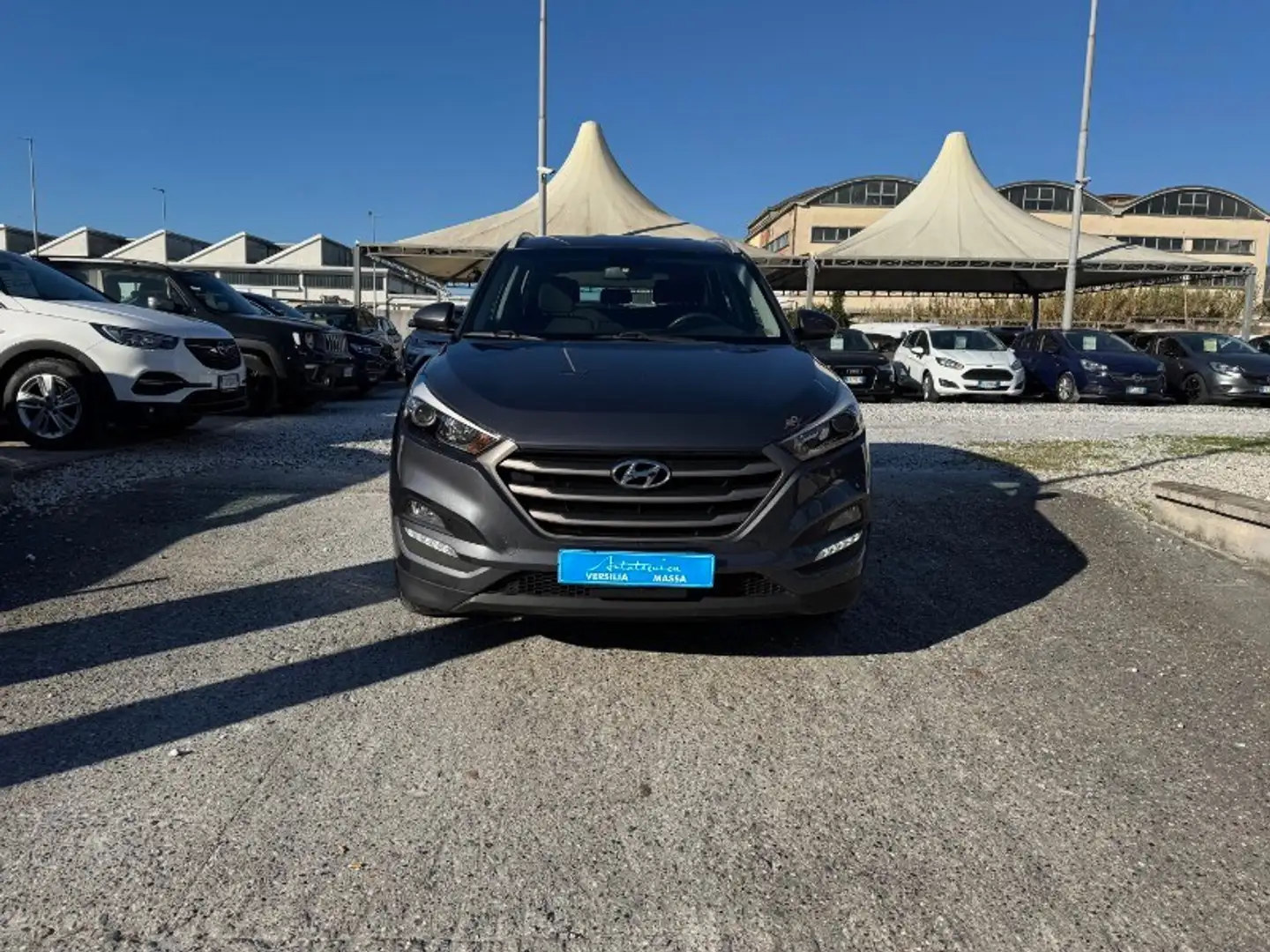 Hyundai TUCSON 1.7 CRDi Comfort Grau - 2
