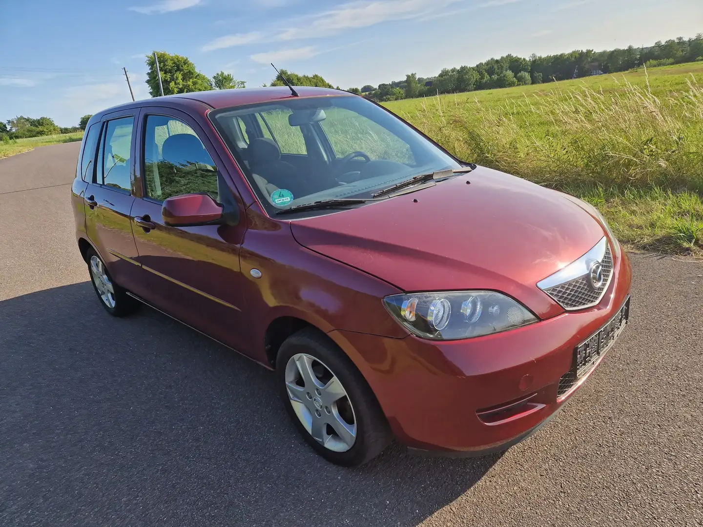Mazda 2 Tüv bei Kauf neu. Rot - 1