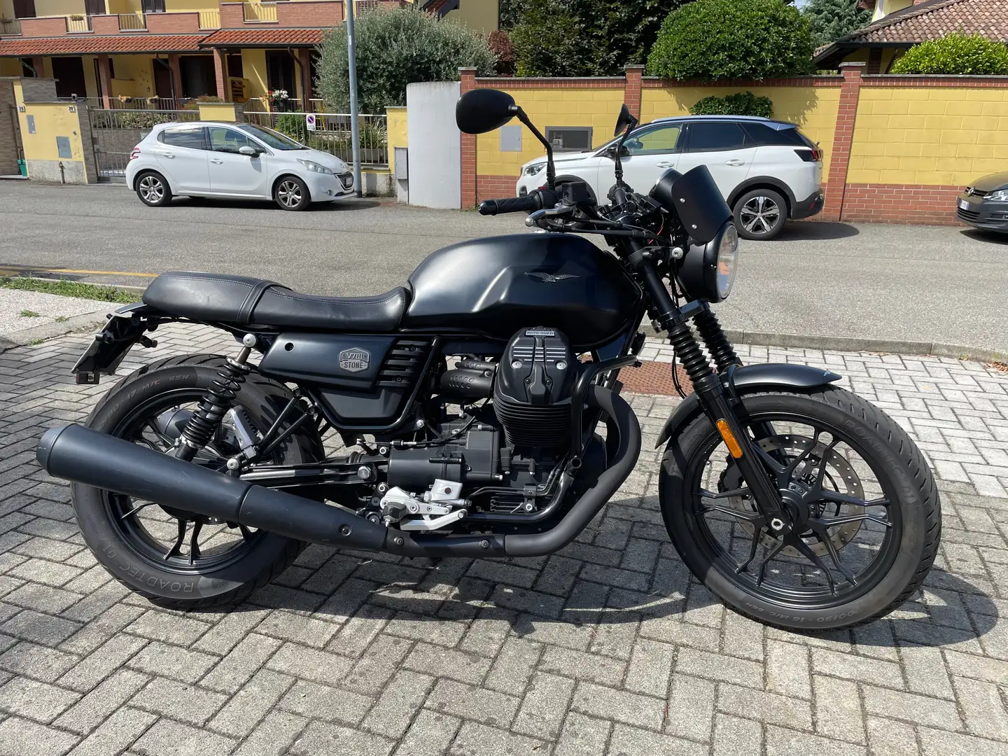 Moto Guzzi V 7 III Stone Negru - 1