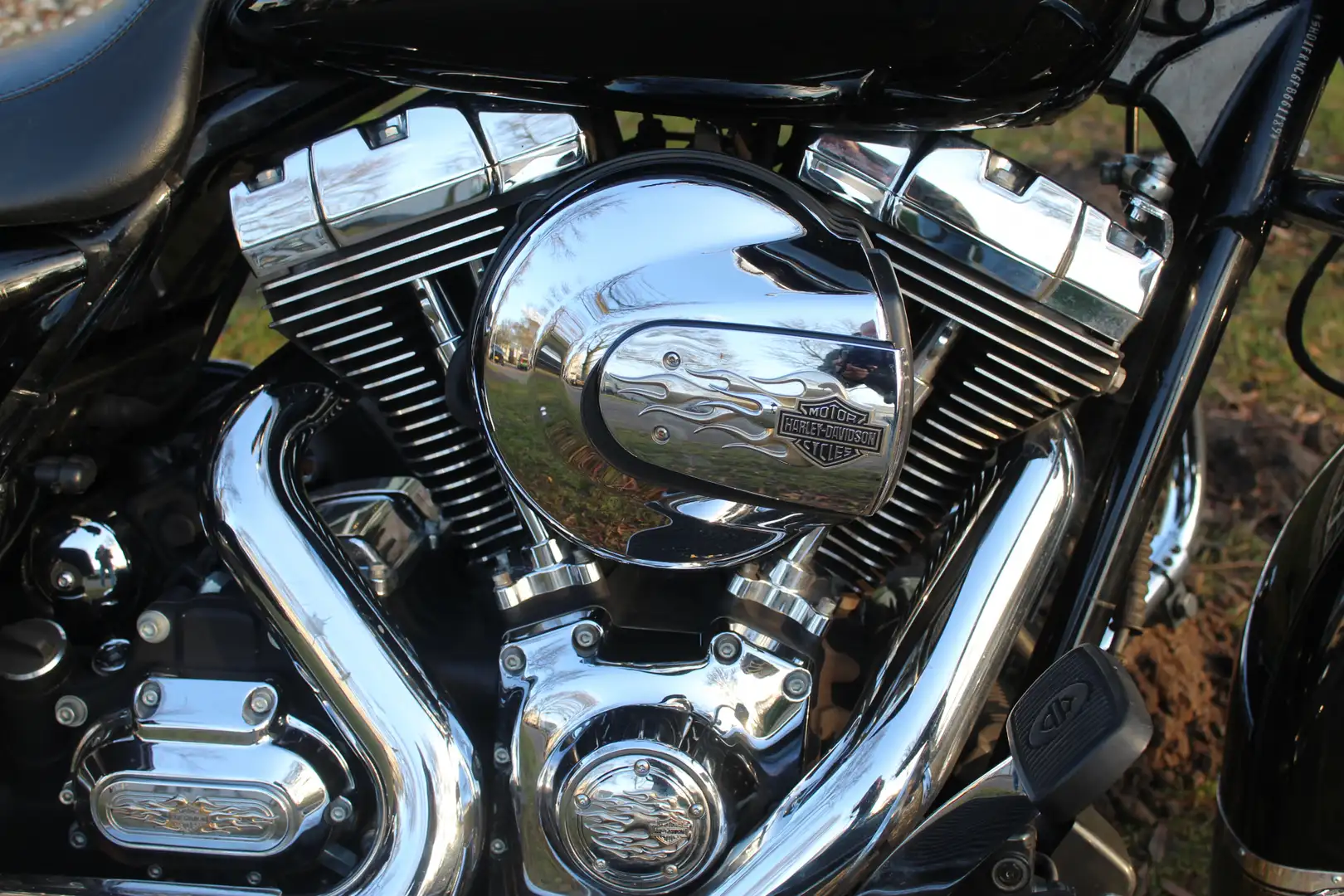 Harley-Davidson Road King FLHRC crna - 2