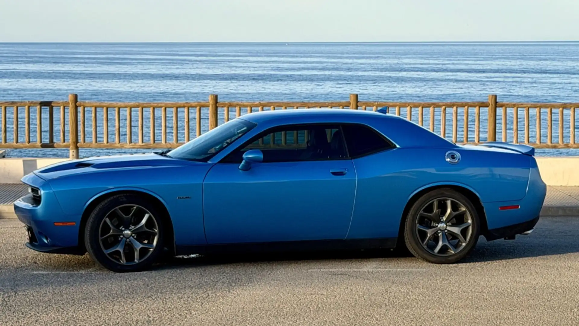 Dodge Challenger Coupé Aut. Azul - 2