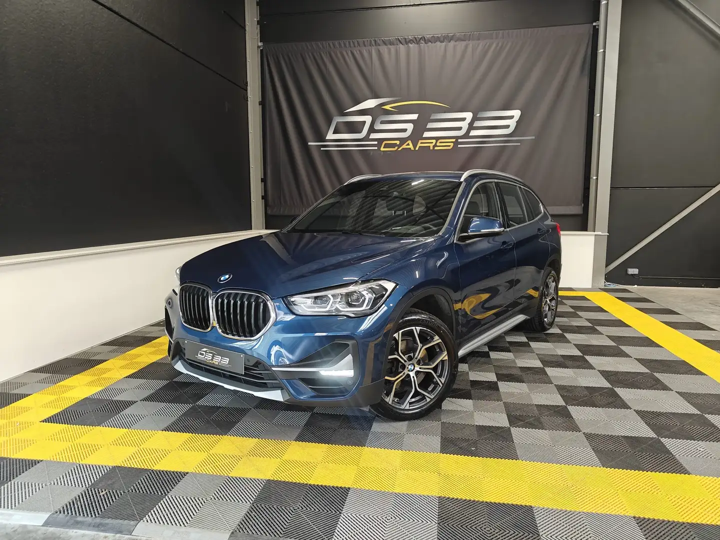 BMW X1 X1 sDrive18i/LED/Verw.Leder/CAM/18"/GPS/Elekkoffer - 1