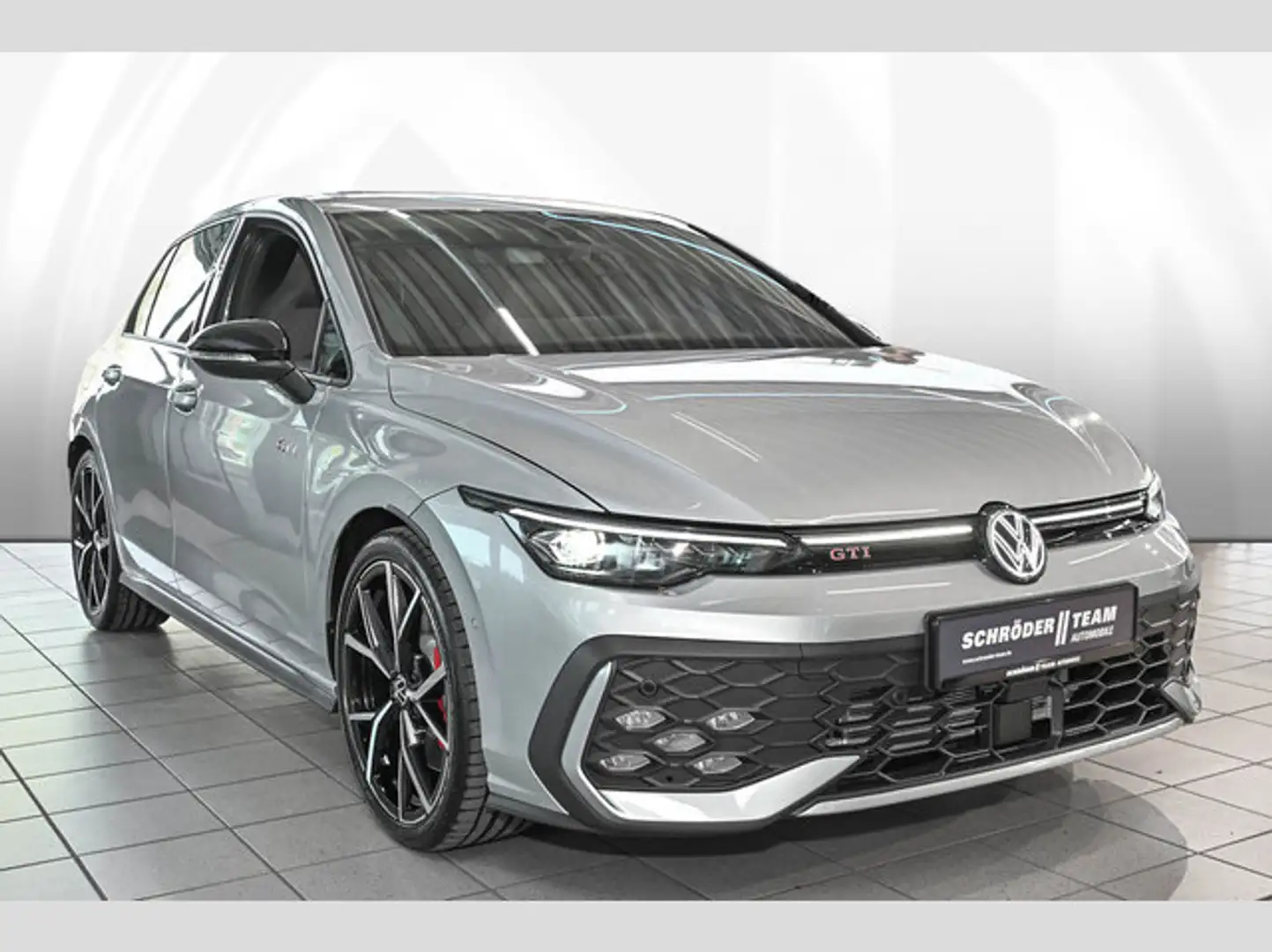 Volkswagen Golf VIII 2.0 TSI DSG GTI Black Style Silber - 2