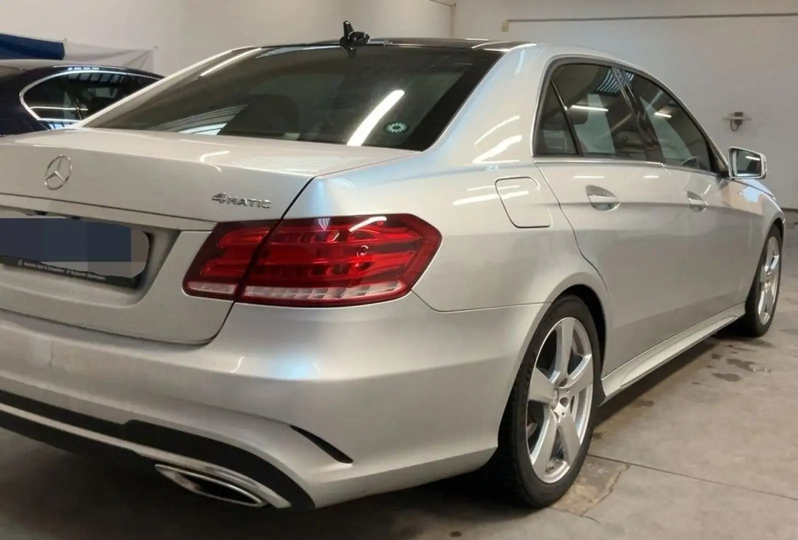 Mercedes-Benz E 350 V6 AMG-Line*H&K*Memory*LED*Keyless-GO* Silber - 2