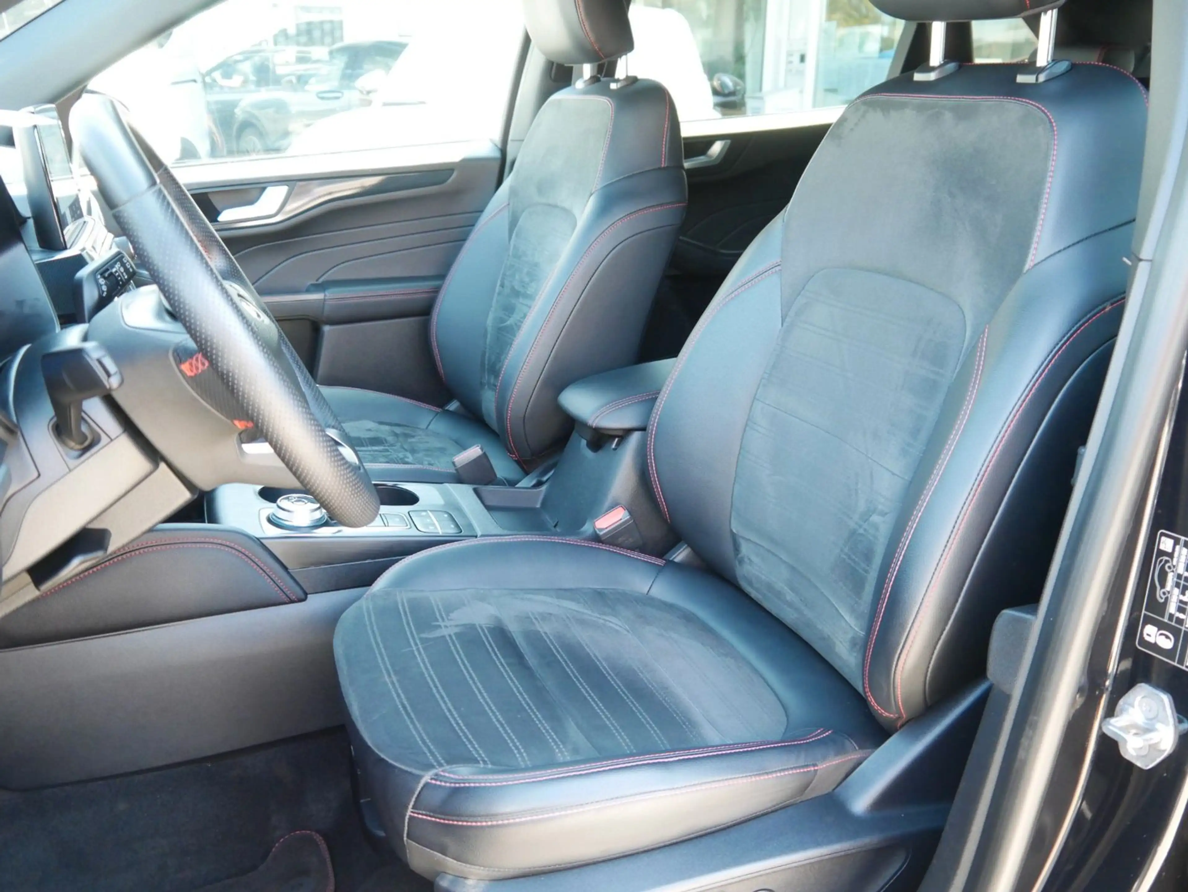 Ford Kuga ST-Line X PHEV 8-fach bereift + Winter +AHK — photo 4