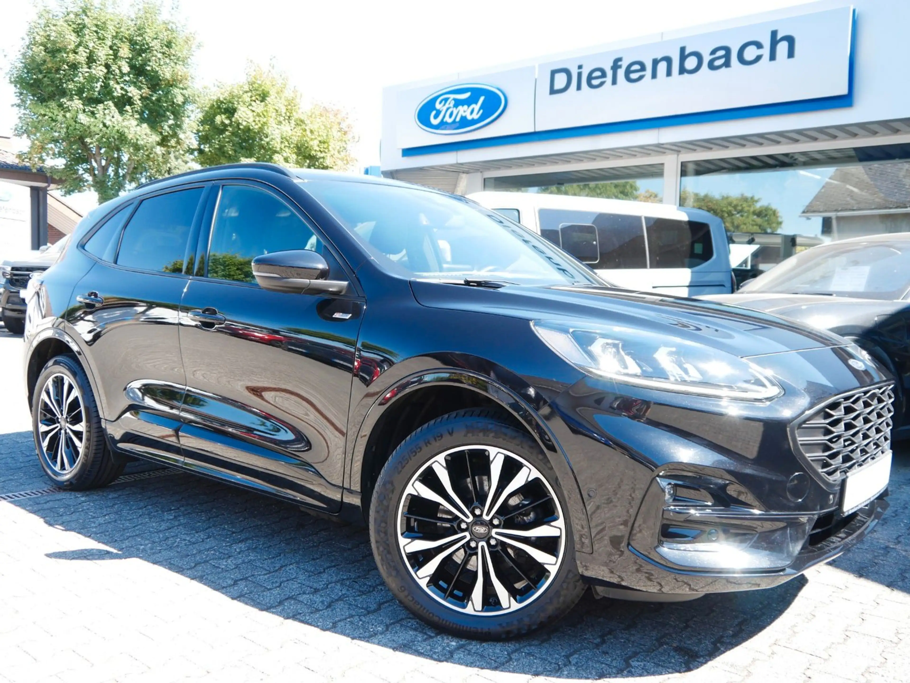 Ford Kuga ST-Line X PHEV 8-fach bereift + Winter +AHK