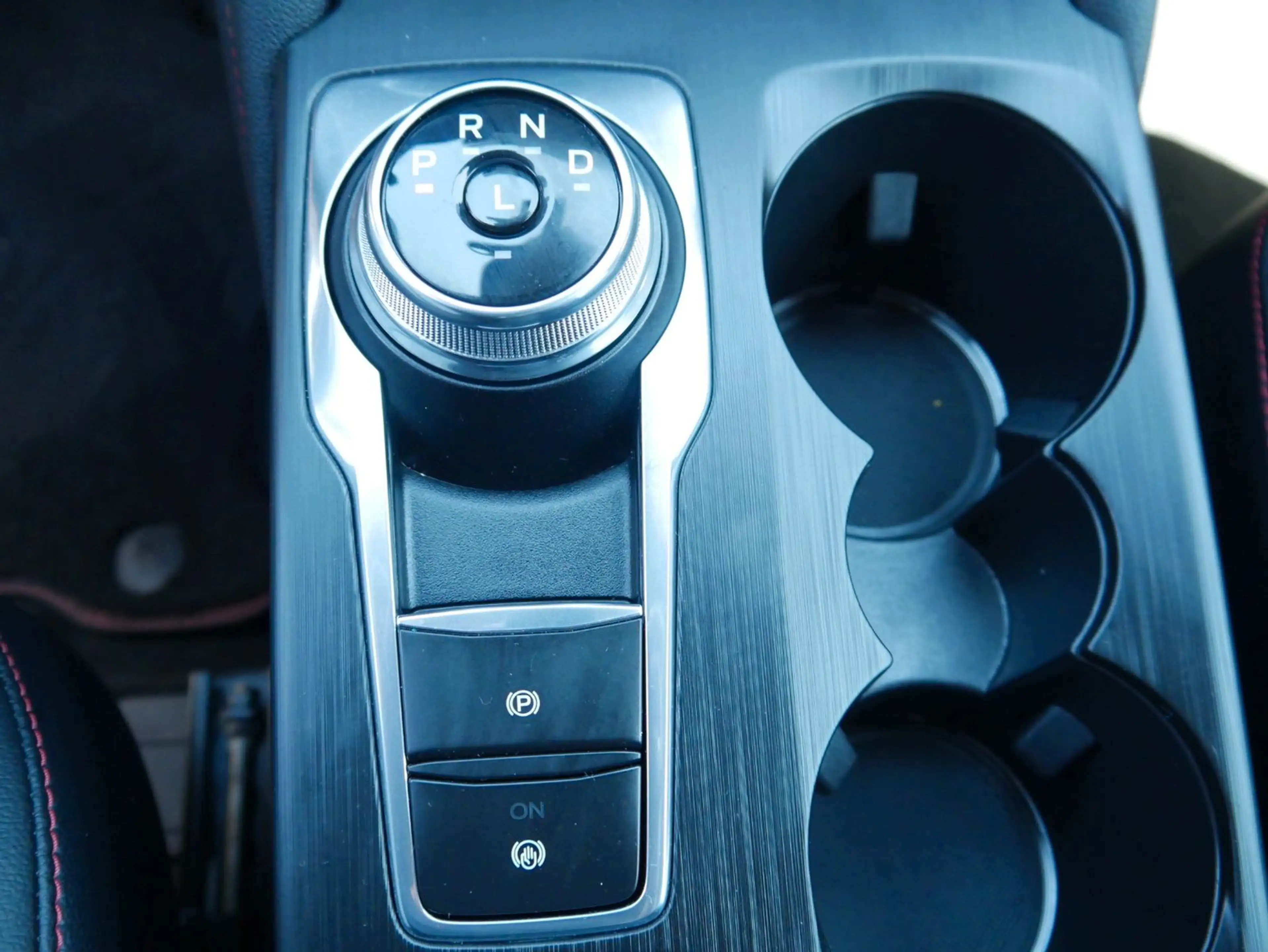 Ford Kuga ST-Line X PHEV 8-fach bereift + Winter +AHK — photo 13