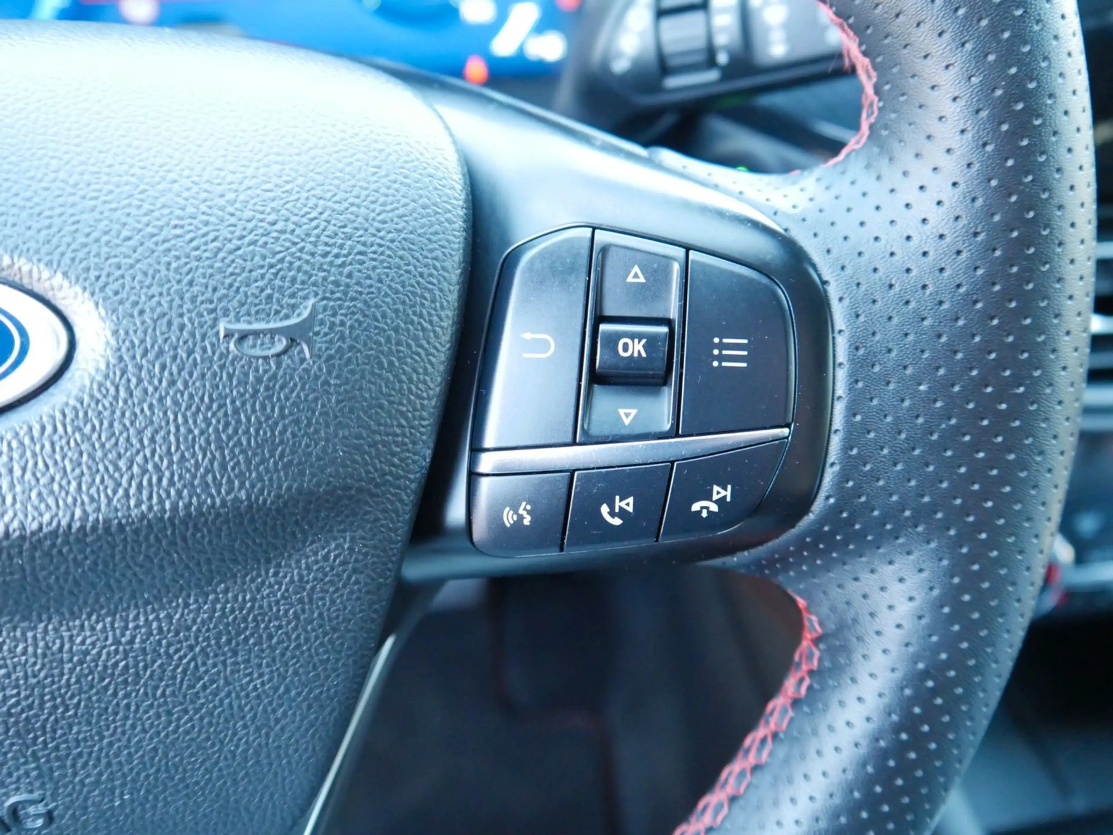 Ford Kuga ST-Line X PHEV 8-fach bereift + Winter +AHK — photo 15