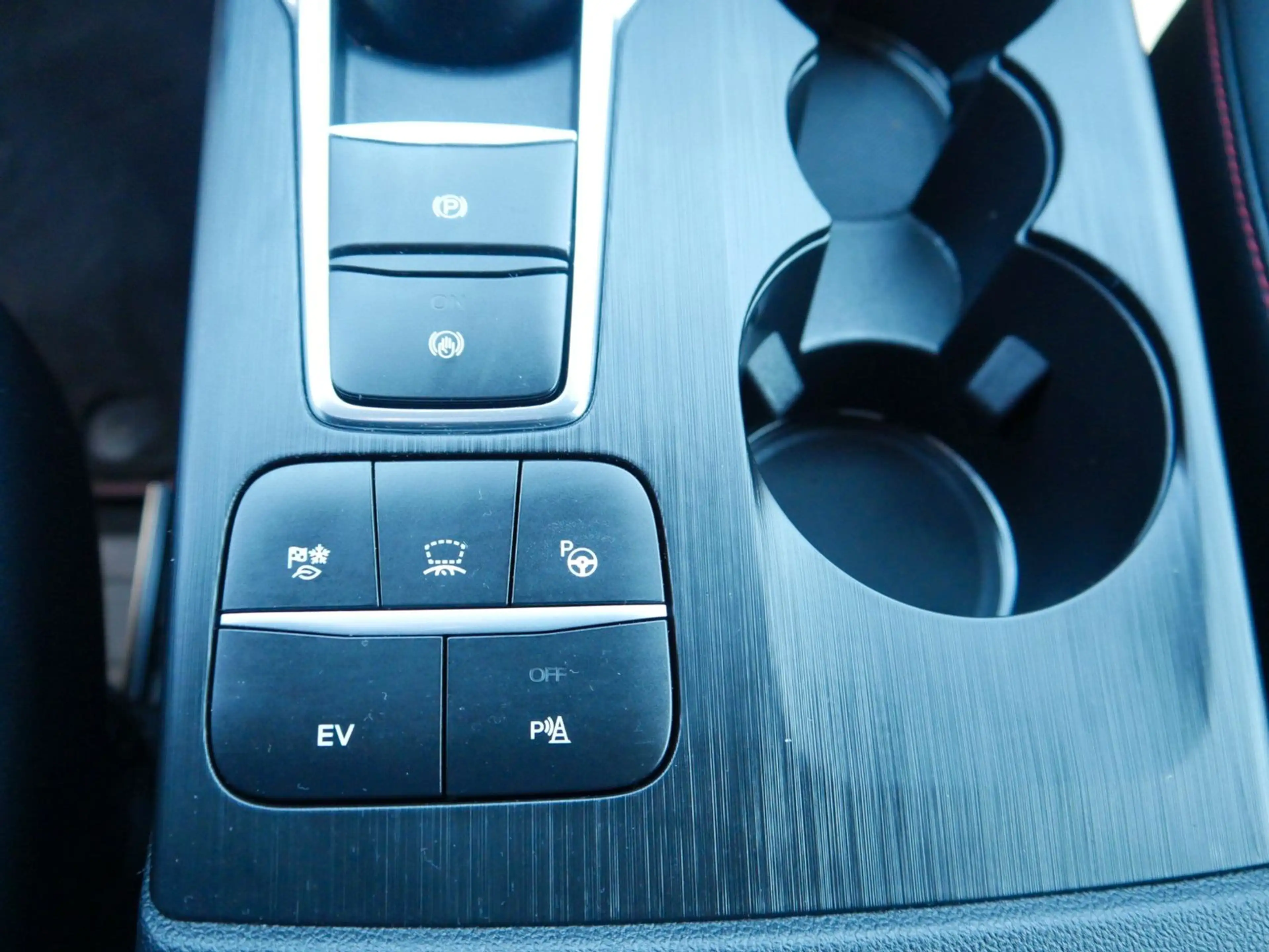 Ford Kuga ST-Line X PHEV 8-fach bereift + Winter +AHK — photo 14