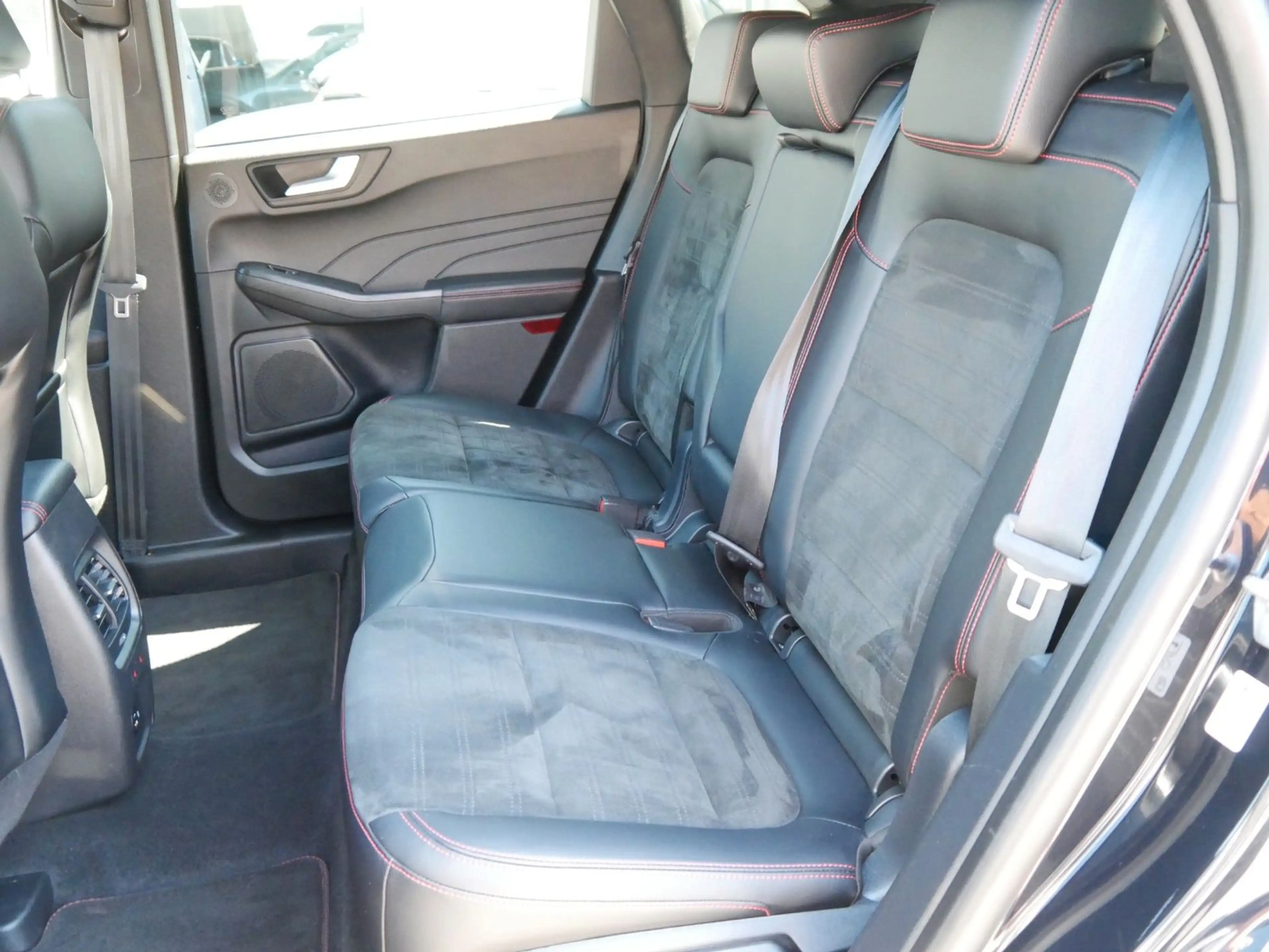 Ford Kuga ST-Line X PHEV 8-fach bereift + Winter +AHK — photo 5