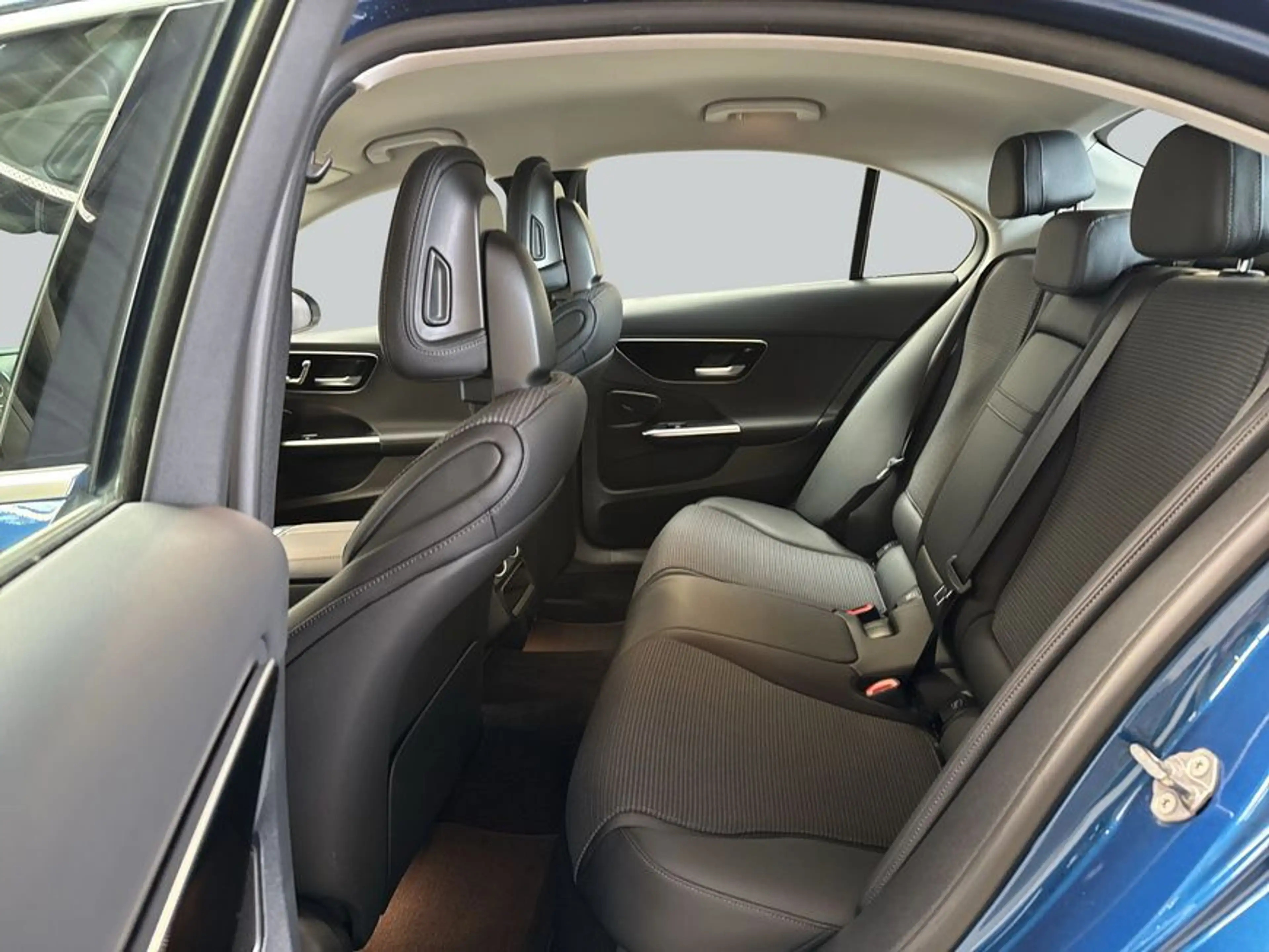 Mercedes-Benz C 300 C-Klasse — photo 11
