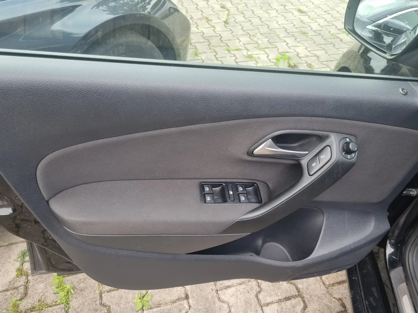 Volkswagen Polo 1.2 TSI Blue Motion Technology Highline mit AHK Schwarz - 2