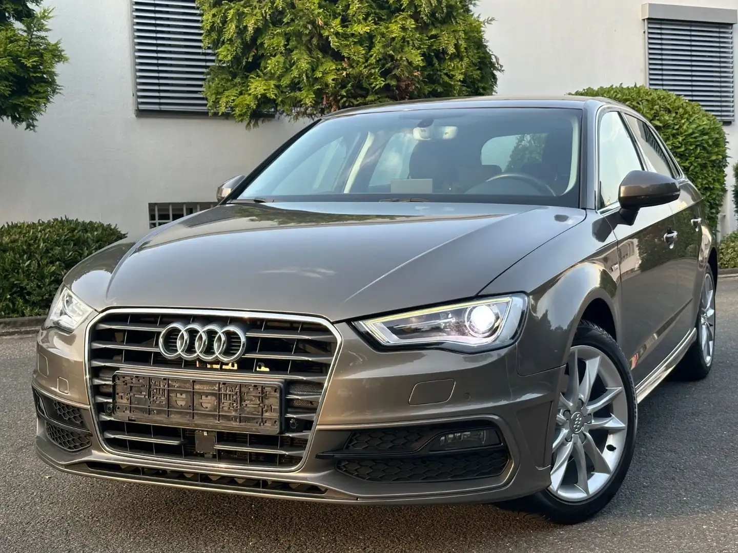 Audi A3 Sportback *S-LINE*DSG*XENON*97-TKM* Grau - 2