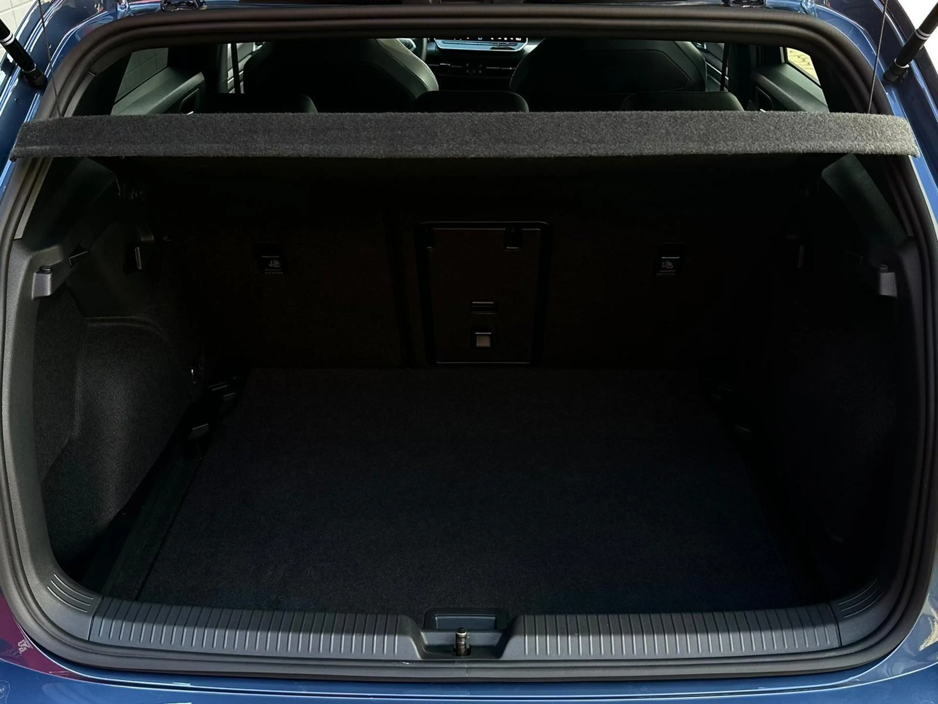 Volkswagen Golf 1.5TSI R LINE LED#SHZ#LH#ACC#VIRTUAL#KEYLES — photo 7