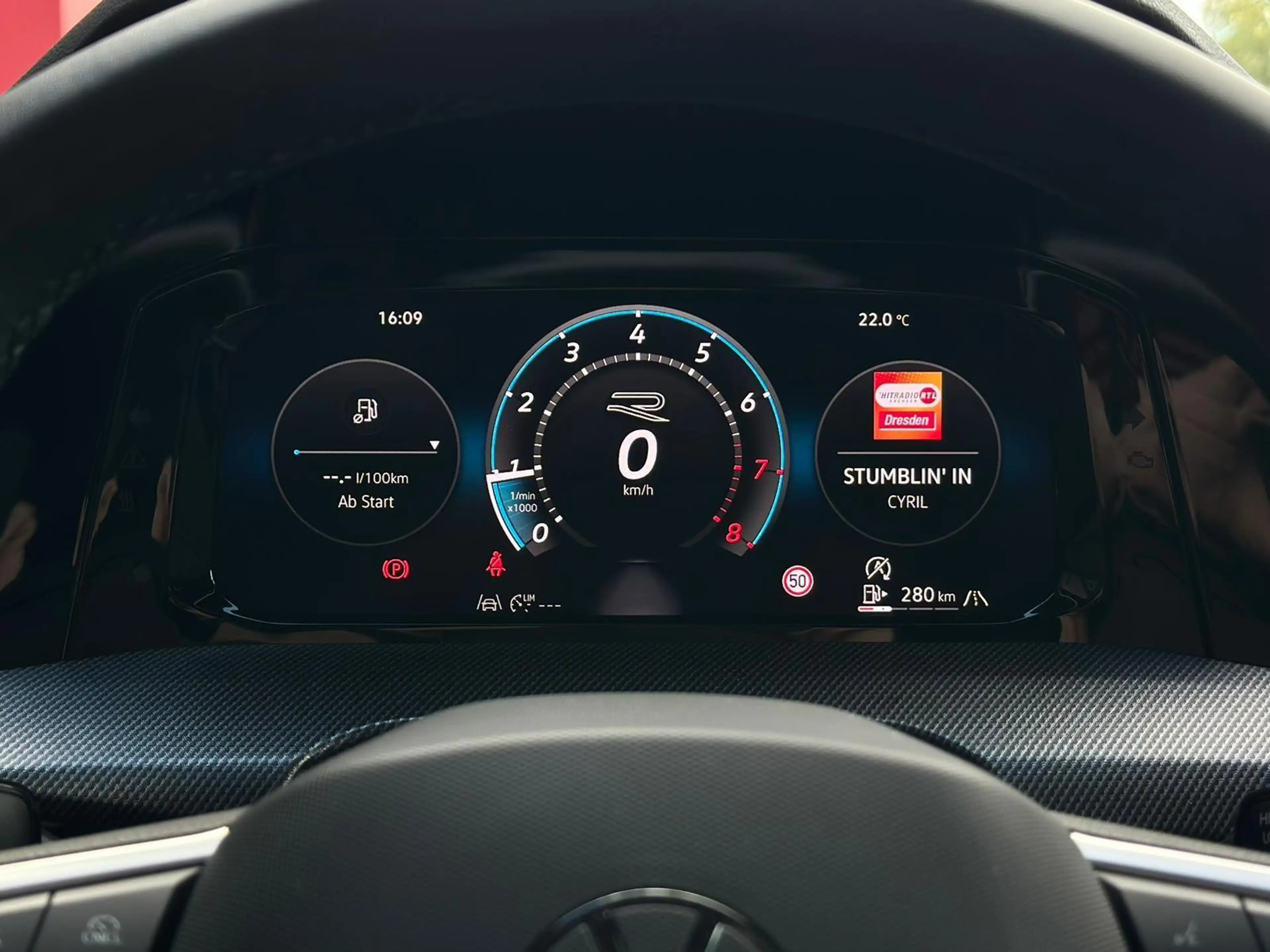 Volkswagen Golf 1.5TSI R LINE LED#SHZ#LH#ACC#VIRTUAL#KEYLES — photo 14